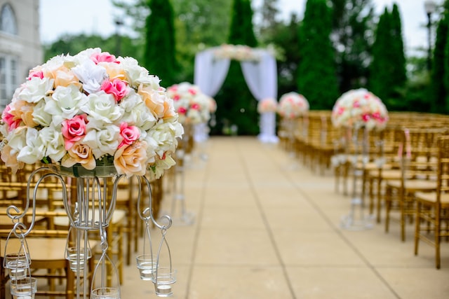How to Pick Wedding Flowers
